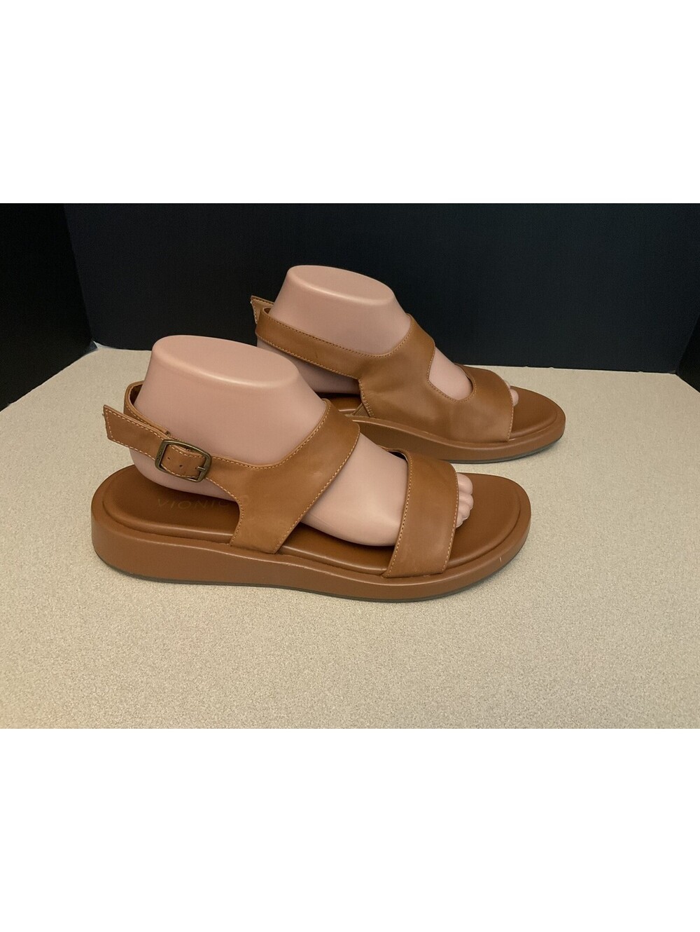 Womens VIONIC Madera Tan Brown Leather  Slingback Sandals. Size 10. Nice Sandals